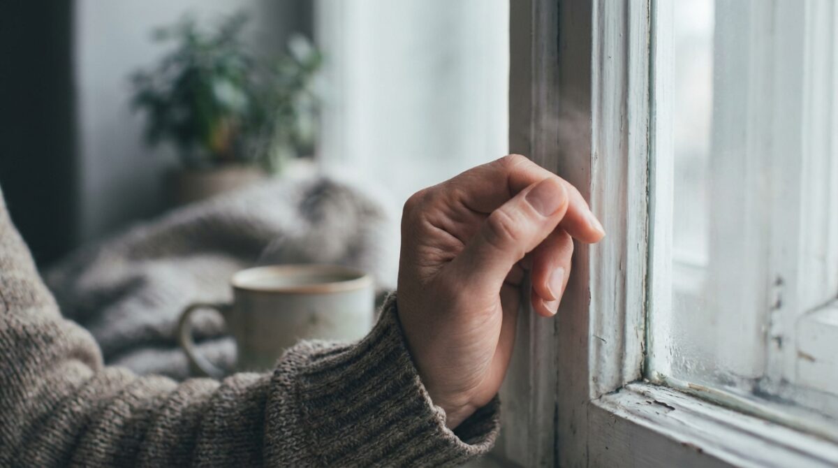 découvrez pourquoi vous avez toujours froid chez vous : ces 3 endroits méconnus de la maison laissent s'échapper la chaleur sans que vous vous en rendiez compte.